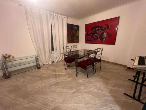 Φωτογραφία από το άλμπουμ του Ensemble d'Appartements à La Courneuve - Bien Desservis et Disponibles Séparément σε La Courneuve