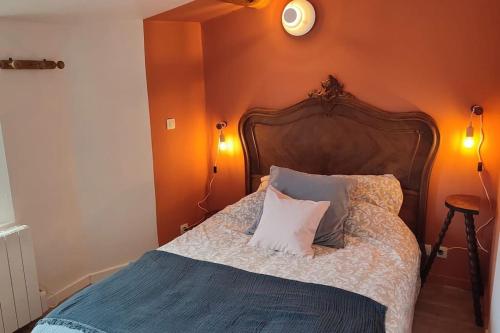 a bed with two pillows on it in a room at Maison de ville en plein centre historique in Conflans-Sainte-Honorine