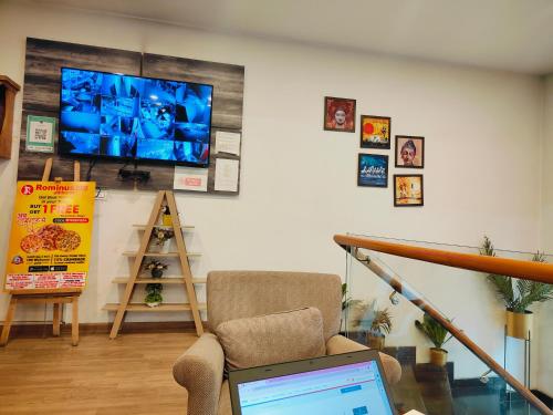 TV a/nebo společenská místnost v ubytování Hotel La Maison
