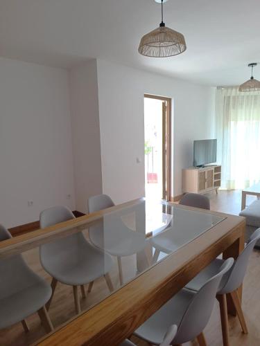 a dining room with a table and chairs at Apartamentos rurales 'Los Soportales' in Tendilla