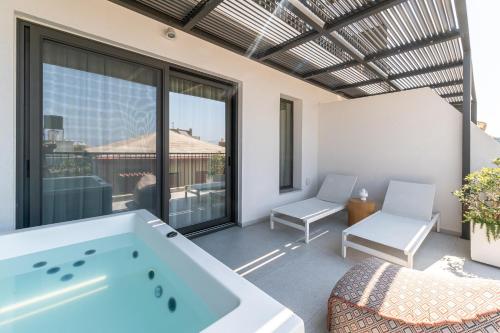 Bazén v ubytovaní Porta Suites alebo v jeho blízkosti