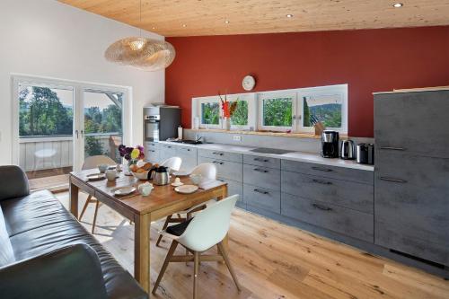 Η κουζίνα ή μικρή κουζίνα στο Ferienhaus Das Grosse Paradies