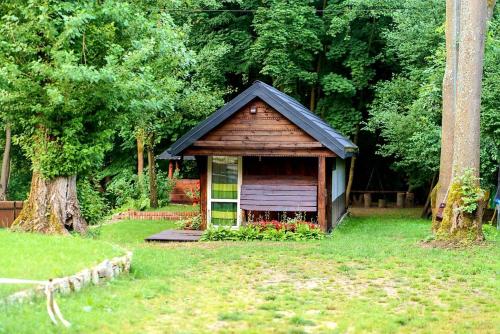 Κήπος έξω από το Jurajska Sielanka - domek nad rzeczką