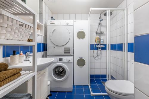 a bathroom with a washer and dryer at Beautiful apartment in the heart of Oslo! in Oslo