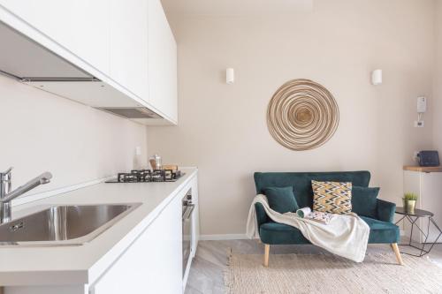 Stylish Studio, Skyline View, Modern Amenities