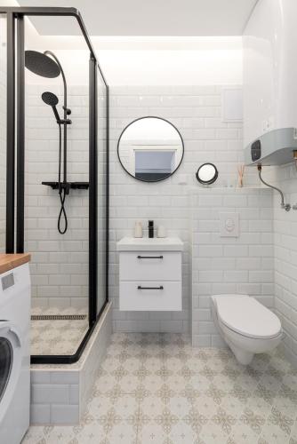 Bilik mandi di Geri Modern Home