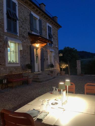 a table in front of a building at night at La Corte Nascosta Volpedo in Volpedo