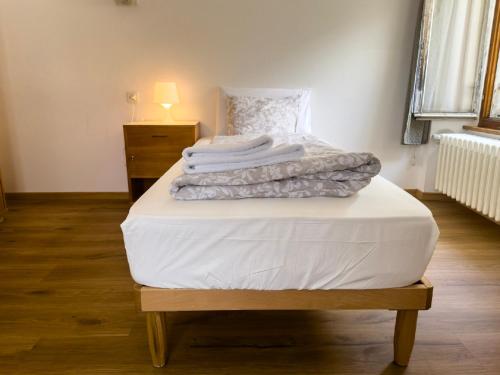 Una cama o camas en una habitación de Hotel Des Alpes - Restaurant & Pizzeria
