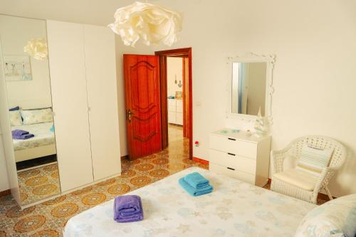 a bedroom with a bed and a bathroom with a mirror at Casadamarepg Gallipoli in Pizzo