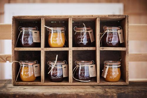 a wooden box filled with jars of honey at Nostalgie Bed & Breakfast Chrämerhus in Curaglia