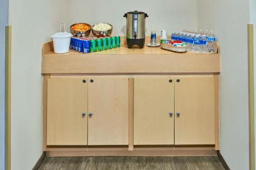 a wooden counter with drinks on top of it at City Express by Marriott Manzanillo in Manzanillo