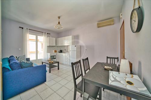 Chloi Apartmentにあるキッチンまたは簡易キッチン
