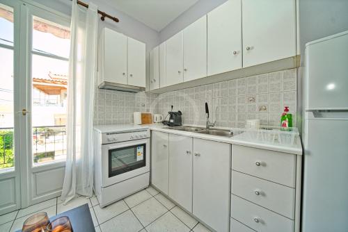 Chloi Apartmentにあるキッチンまたは簡易キッチン