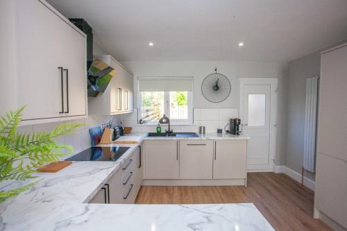 Η κουζίνα ή μικρή κουζίνα στο Stylish and Modern 2 Bed House