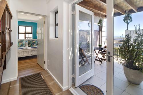 Balcone o terrazza di The Sandcastle Guesthouse - Melkbosstrand