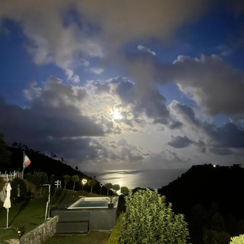 a cloudy sky with the sun in the distance at Agrifazenda in Cogoleto