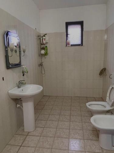 Koupelna v ubytování Shijak Villa Z