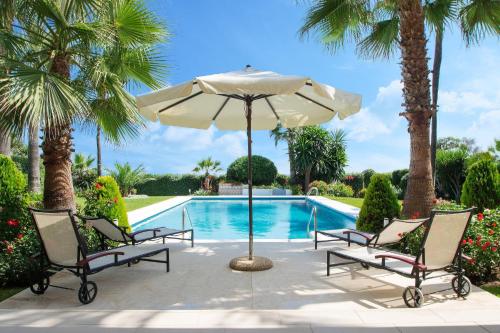 1072 Beachfront El Paraiso Retreat with Pool & BBQ