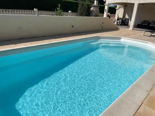Villa avec piscine et Jacuzzi entre Aix et Marseille