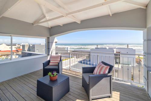 Balcone o terrazza di The Sandcastle Guesthouse - Melkbosstrand