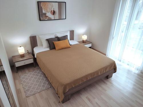 Posteľ alebo postele v izbe v ubytovaní Enelani Apartments