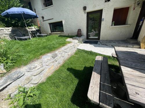 Zahrada ubytování LE MONTAGNARD bel appartement avec jardin dans vieille ferme de montagne rénovée