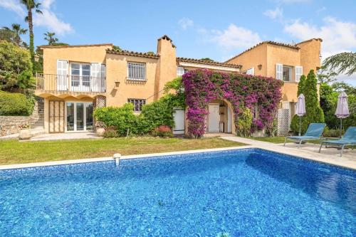 Superbe villa provençale climatisée, piscine et jardin à Mougins Village