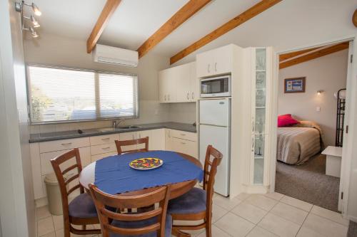 Kuchyň nebo kuchyňský kout v ubytování Palm Pacific Resort & Motel