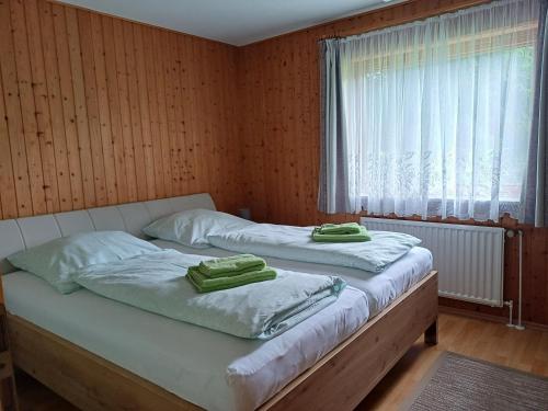 Postel nebo postele na pokoji v ubytování Ferienhaus Fischer - Landurlaub für Familien