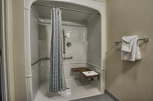 a bathroom with a shower with a shower curtain at Motel 6-London, ON - Ontario in London