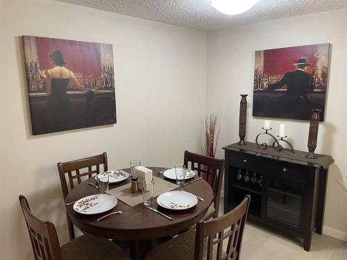 Фотография из галереи Chris Cozy Condo Commonwealth #107 Edmonton в Эдмонтоне