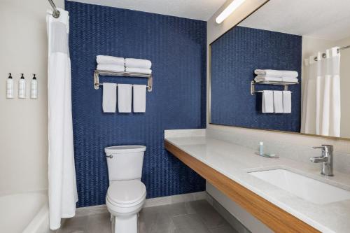Phòng tắm tại Fairfield Inn & Suites Minneapolis Burnsville