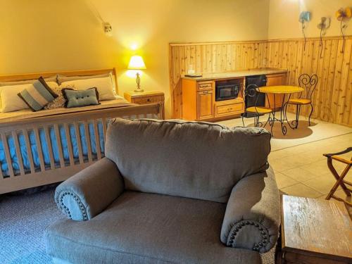 Posezení v ubytování Springbrook Inn Cedar Trail