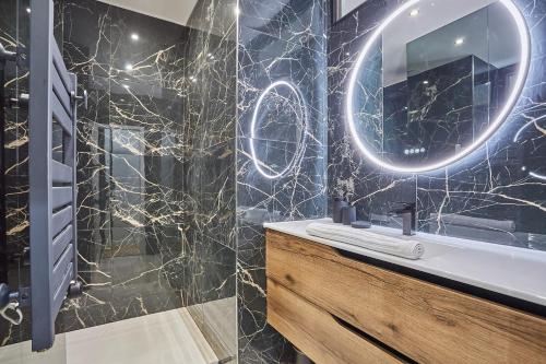 Apartment in the Center of Paris by studioprestige