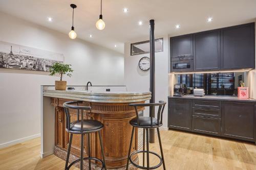 Apartment in the Center of Paris by studioprestige