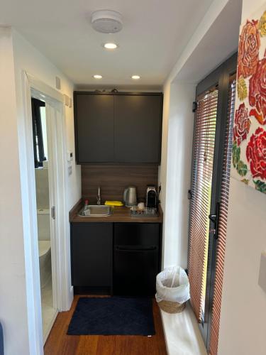 Dapur atau dapur kecil di Bespoke Gallery guesthouse