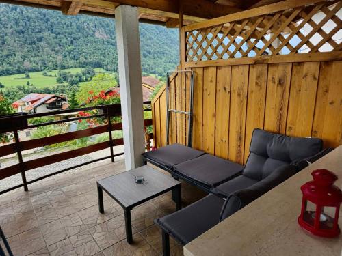 Μπαλκόνι ή βεράντα στο Apartments NEAR THE SOČA RIVER