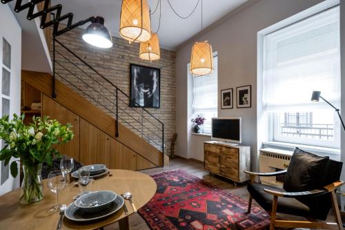 Warm and cozy hideaway in the heart of the city