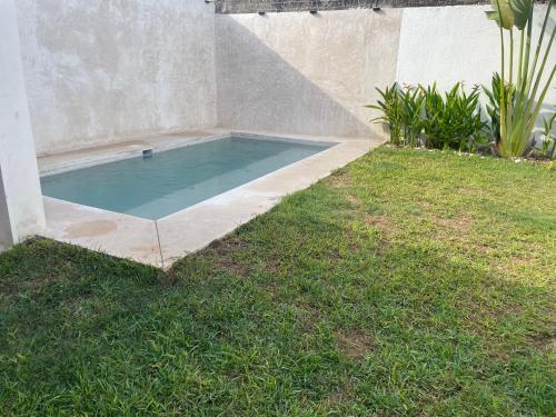 a swimming pool in the middle of a yard at Casa Maya en el mejor lugar de Puerto Escondido in Puerto Escondido