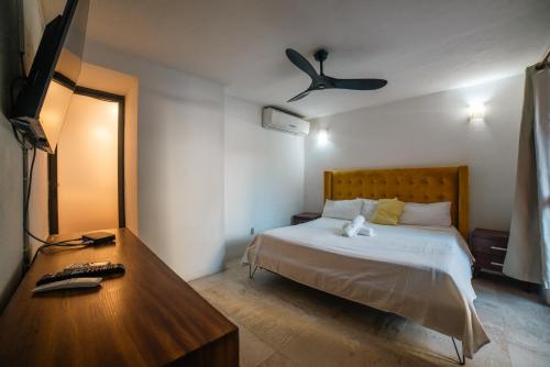 Ein Bett oder Betten in einem Zimmer der Unterkunft Zihua Mia Hotel Boutique