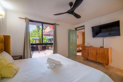 Ein Bett oder Betten in einem Zimmer der Unterkunft Zihua Mia Hotel Boutique