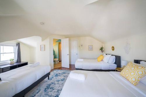 a bedroom with two beds and a living room at 7BR 7BA Big House 1 block from Tropicana and Beach in Atlantic City