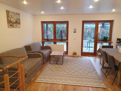 Posezení v ubytování 80m2 Garten-Duplexwohnung in Altperlach