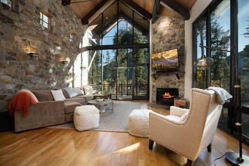 a living room with a couch and a fireplace at Mountain Retreat in Frisco