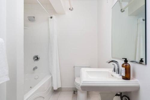 Φωτογραφία από το άλμπουμ του Sonoma Valley Private Suite at Historic Stonehouse! σε Santa Rosa