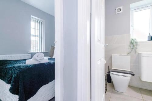 Koupelna v ubytování Lux 3 Bed 10 mins from Centre - Parking & Netflix