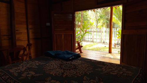 a room with a bed and an open door at Bacalar La Fortuna Cabañas a 300m de la Laguna in Bacalar