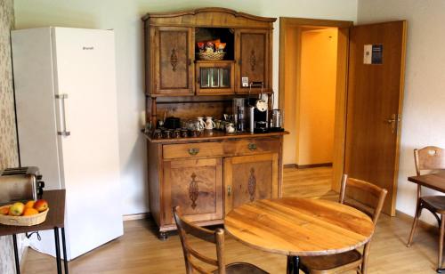 Kuchyň nebo kuchyňský kout v ubytování Bonne Auberge Les Bugnenets
