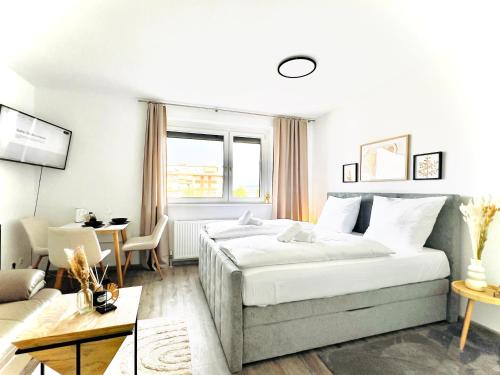 BaMo Studio - city living skyline