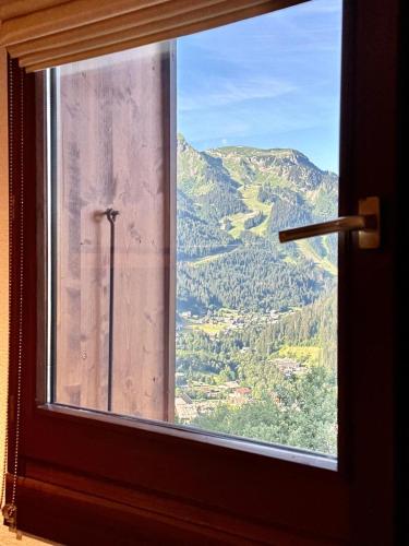 a window with a view of a mountain at Modern apartment in Chatel with fantastic views in Châtel